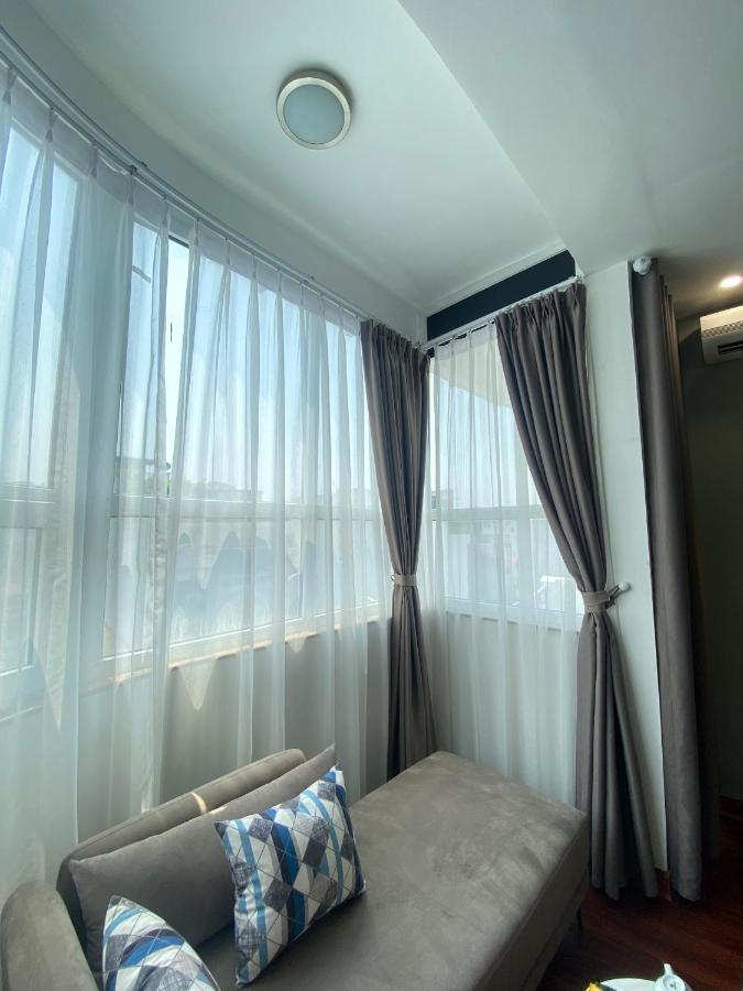 A25 - 12 Pho Hue Hotel 2*